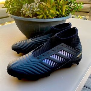 Adidas predator soft ground,artificial grass,black4.1/2